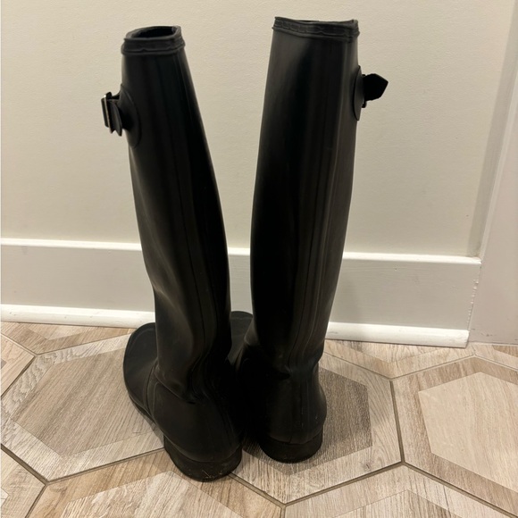 Women’s Hunter Tall rain boots 8 - Picture 2 of 4